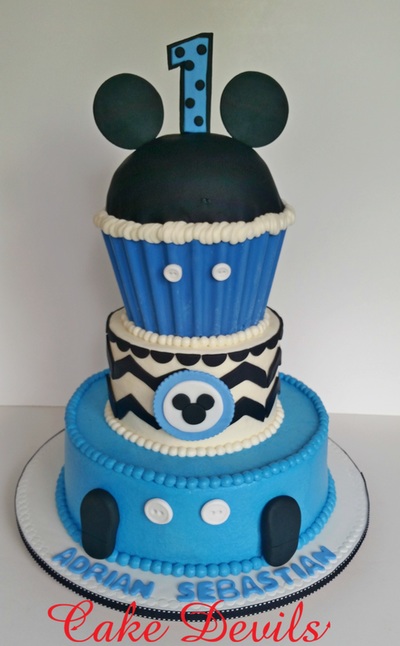 Mickey Mouse cake
