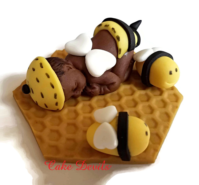 12 Edible Bumble Bee Cake Topper Fondant Set -   Fondant cake toppers,  Bumble bee cake, Fondant set